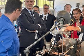 Le ministre de l’Industrie Roland Lescure lors de son déplacement à l’usine école de l’aérodrome de Melun-Villaroche, le 8 juillet. - Agrandir l'image